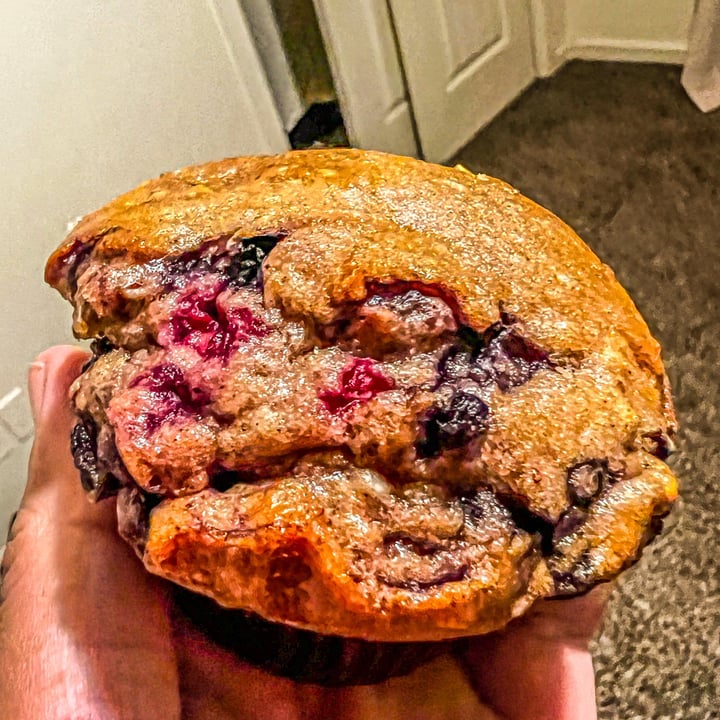 photo of Sprouts Farmers Market Vegan Superfruit Muffin shared by @geolvrd05 on  07 Feb 2022 - review
