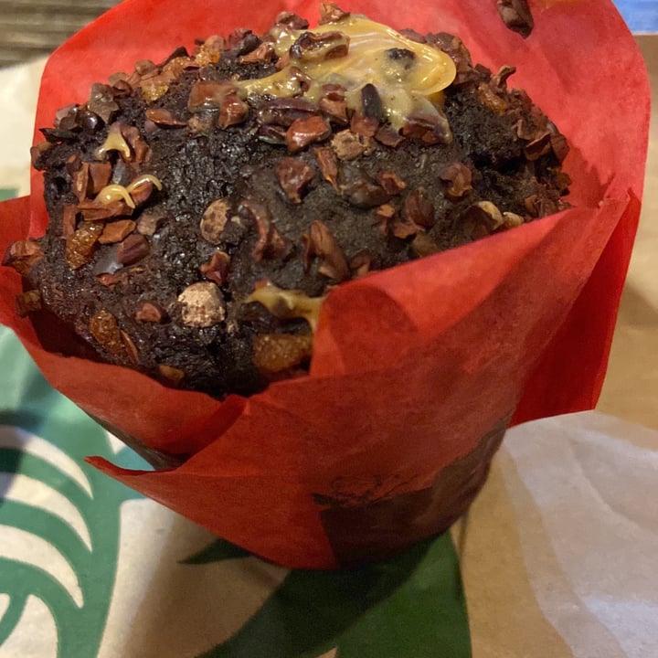 photo of Starbucks Chocolate and caramel muffin shared by @sophiepipsy on  12 Dec 2022 - review