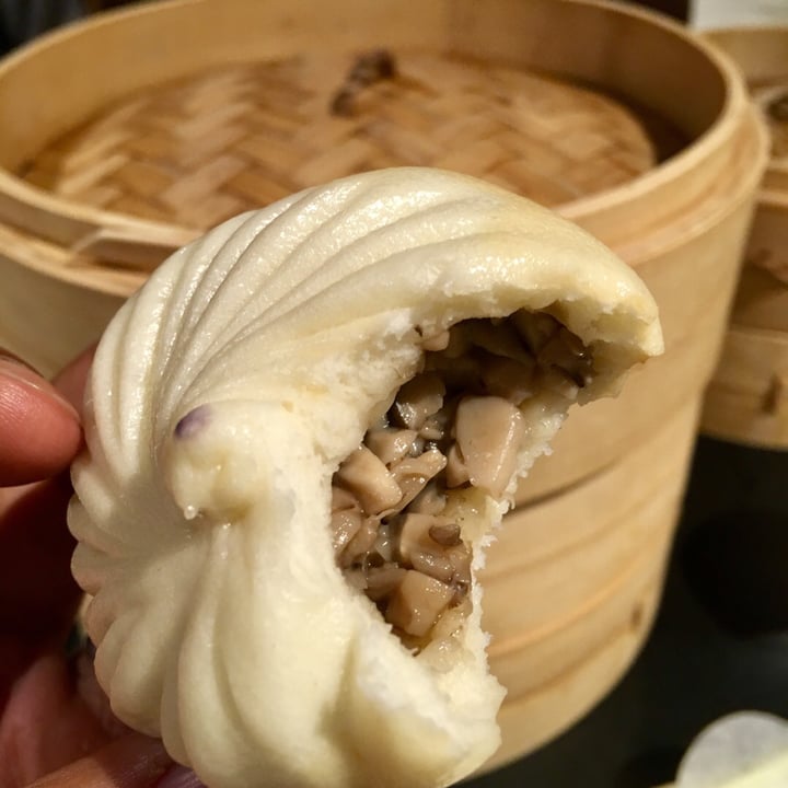 photo of Din Tai Fung Steamed Assorted Mushroom Dumplings Infused with Truffle Oil shared by @vikas on  11 Sep 2018 - review