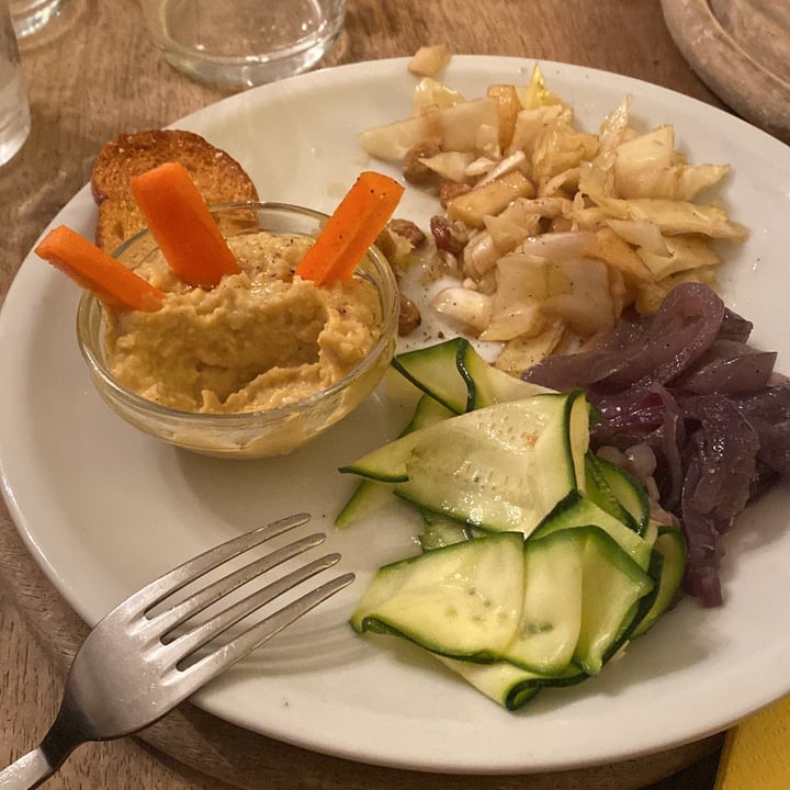 photo of La Scighera Hummus shared by @coleo6565 on  17 Apr 2022 - review