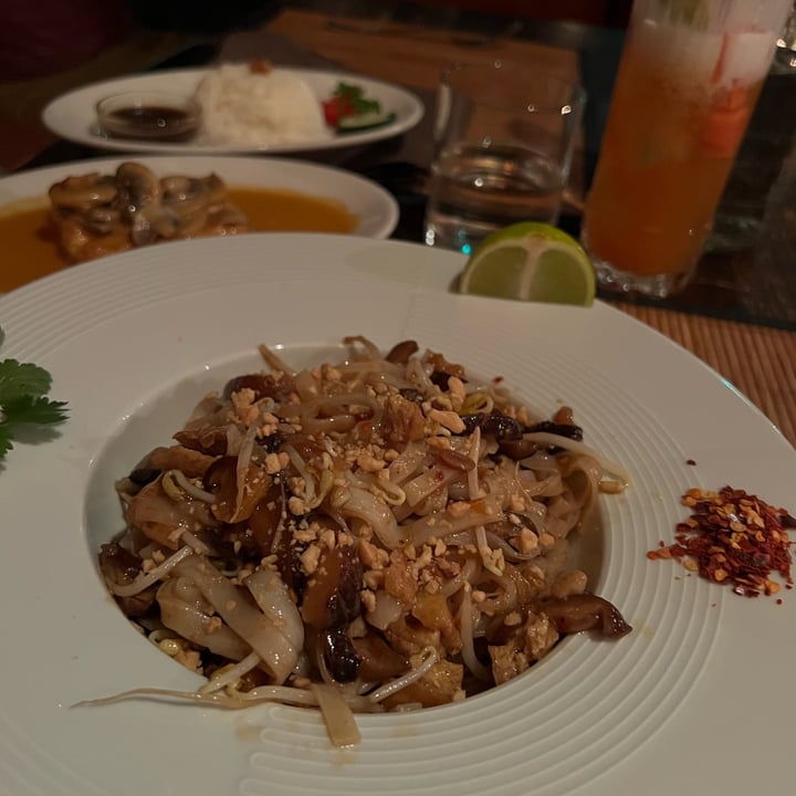 photo of Bali Bar Vegan pad thai shared by @nicole- on  27 Nov 2022 - review