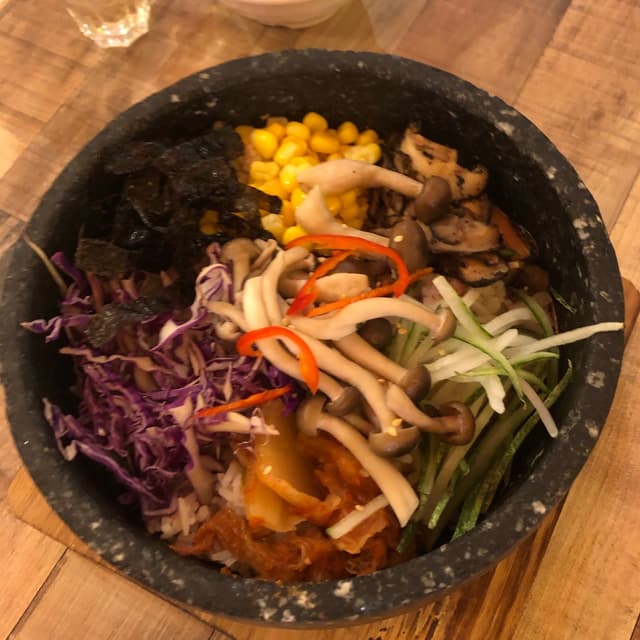 Foto del plato “Stone Pot Monkeyhead Mushroom Rice 韓式石鍋猴頭菇飯”