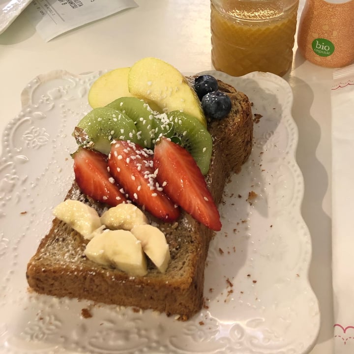 photo of Sweet Lab Fruit on toast shared by @sarasimone on  10 Mar 2022 - review