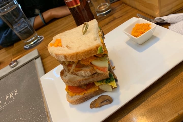 photo of Como pez en el agua Sándwich Vegano shared by @daniquiros on  20 Feb 2020 - review