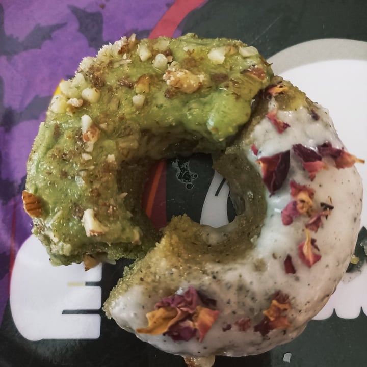 review photo of Vainilla Puebla Dona de matcha y rosas shared by @tsukisorrow on 06 Mar 2022 - review