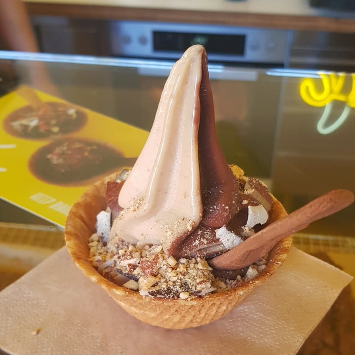 photo of Keep Bañana ~ Vegan Soft Serve 🍦 Soft serve ice cream Swirl shared by @vanpanda on  14 Jul 2022 - review