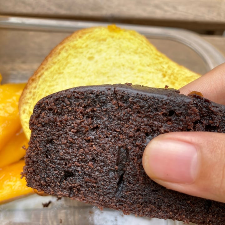 review photo of Yookybites Belgian Dark Chocolate Cake shared by @frugalvegan on 06 May 2022 - review