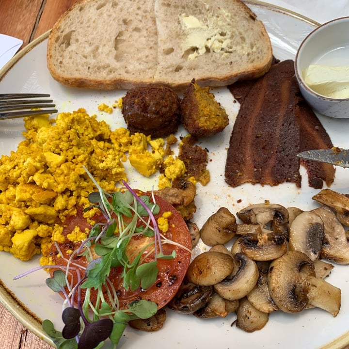 review photo of Jacksons Real Food Market Kyalami Corner Upper Level Vegan breakfast grill shared by @motswakovegan on 13 Oct 2021 - review