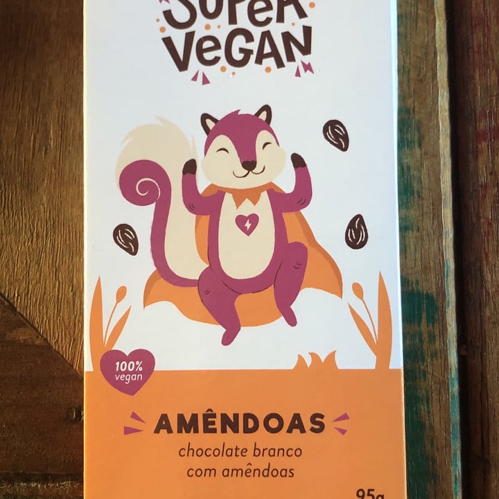 photo of Super Vegan chocolate branco com amendoas shared by @audreybrazil on  16 Apr 2022 - review