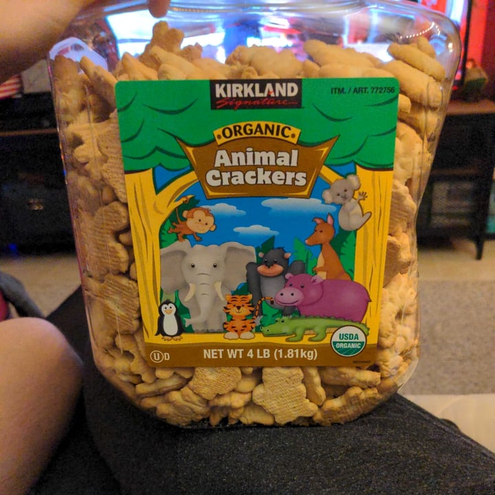 photo of Kirkland Signature Organic Animal Crackers shared by @cassiespanton on  03 Dec 2021 - review