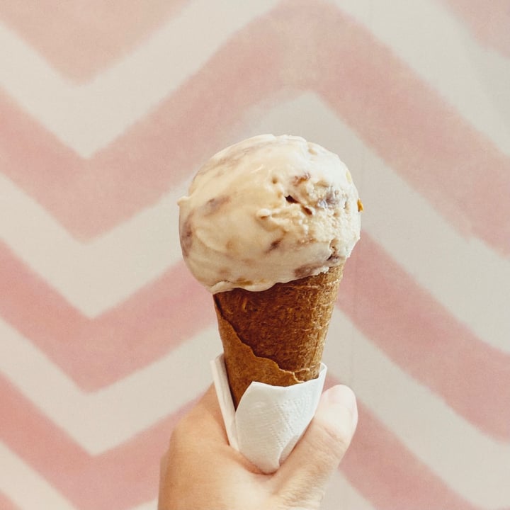 review photo of Kind Kones Almond Brittle Fudge Ice cream shared by @waisum on 19 Dec 2020 - review