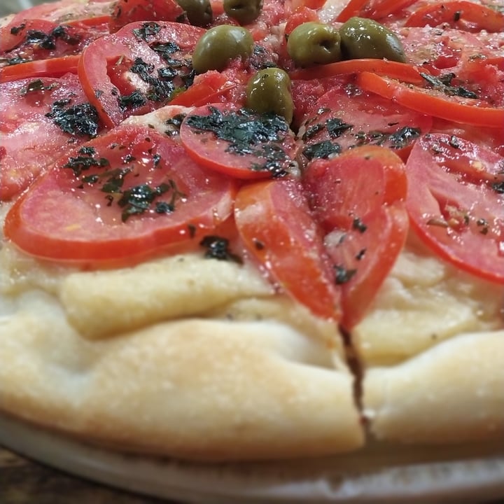 photo of Pizzas y Empanadas IL Giardino De Devoto Pizza Capresse shared by @veritohosen on  02 May 2022 - review
