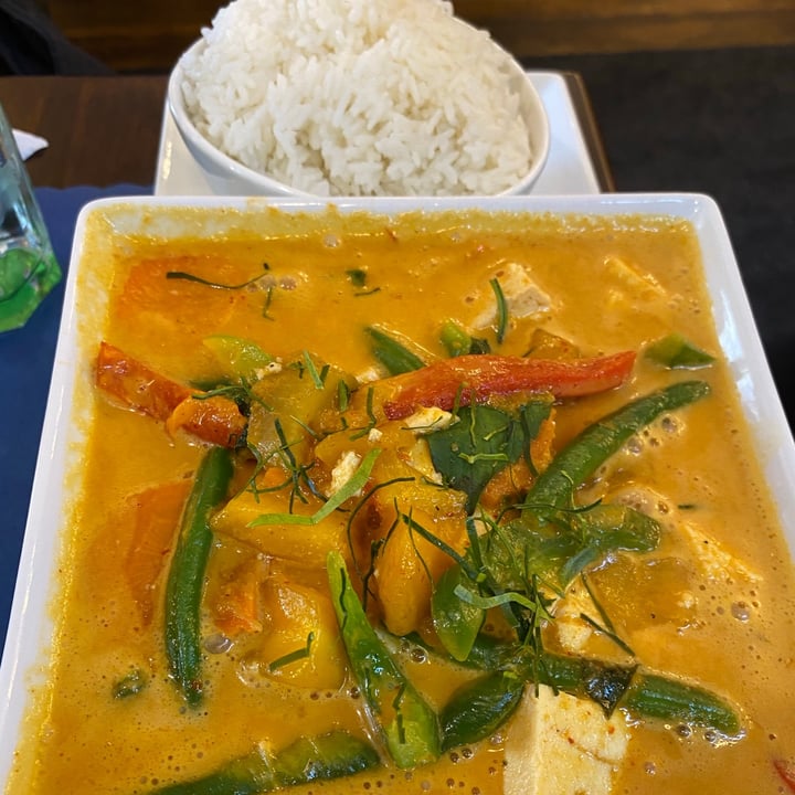photo of Blooming Thai Red Mango Curry shared by @kristyahimsa on  20 Mar 2021 - review