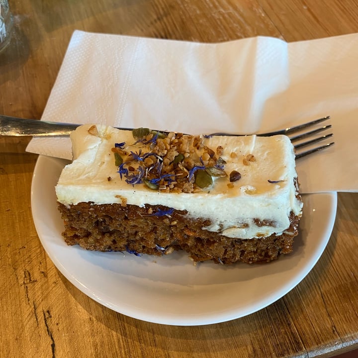 photo of 200 Degrees Coffee Shop Carrot Cake shared by @bethany0990 on  24 Jun 2022 - review