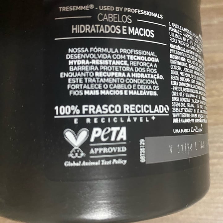 review photo of TRESemmé Máscara de tratamento intensivo para cabelos ressecados shared by @denisewada on 09 May 2022 - review