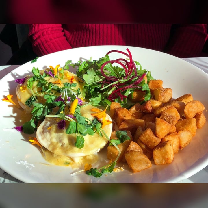 photo of Evviva Breakfast and Lunch Vegan Benedict shared by @stephaniebraganza on  03 Apr 2020 - review