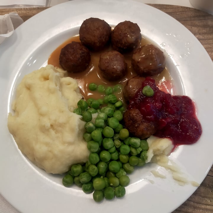 photo of IKEA Bologna vegan meatballs shared by @m4nfr3 on  19 Feb 2022 - review