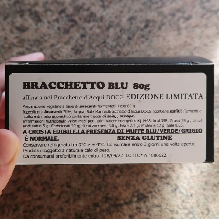 photo of Il CashewFicio Bracchetto blu shared by @aleveganfoodlover on  30 Aug 2022 - review