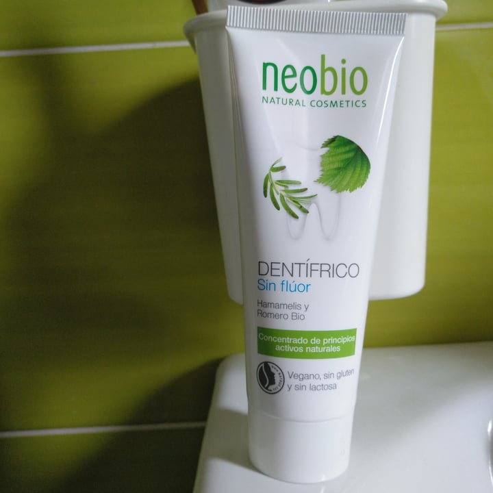 photo of Neobio Natural Cosmetics Dentífrico sin fluor shared by @viajeracronica on  30 May 2020 - review