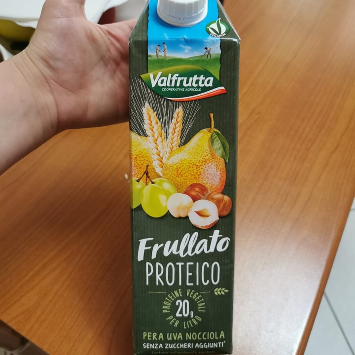 photo of Valfrutta Frullato Proteico Pera Uva Nocciola shared by @ilabar on  06 Jun 2022 - review