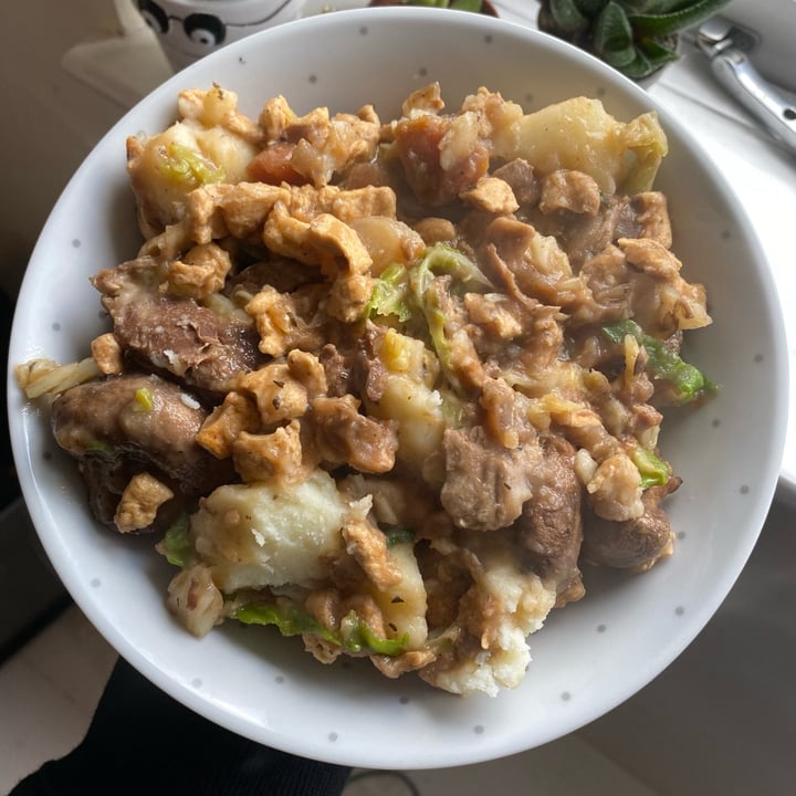 photo of Plant Living no beef bourguignon with mash shared by @laurensplate on  11 Nov 2022 - review