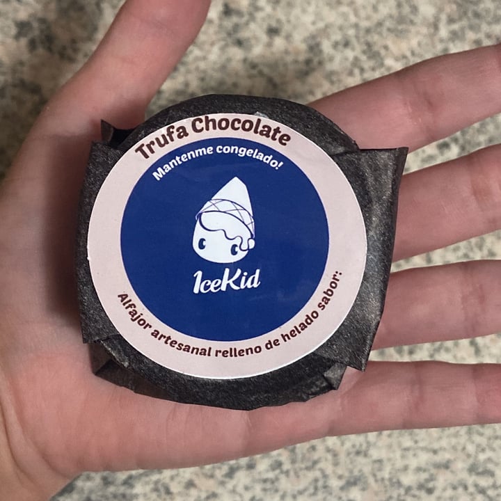 photo of Icekid Alfajor de helado sabor trufa chocolate shared by @meliromi-u on  18 Jan 2022 - review