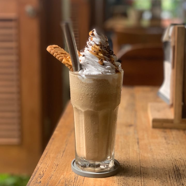 photo of Manggis in Canggu Caramel Biscuit Frappuccino shared by @aldendaze on  22 Apr 2021 - review