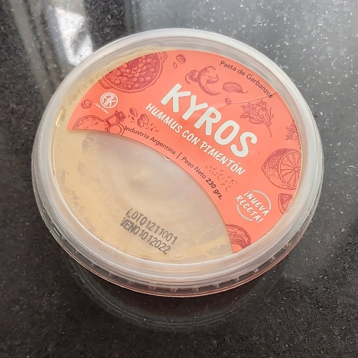 photo of Kyros Hummus con Pimentón shared by @lenabi on  18 Nov 2021 - review