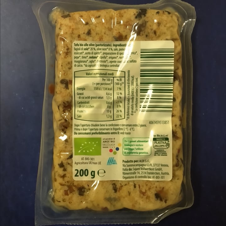 review photo of Natura Felice Bio Tofu alle Olive shared by @giulipv on 30 Mar 2022 - review