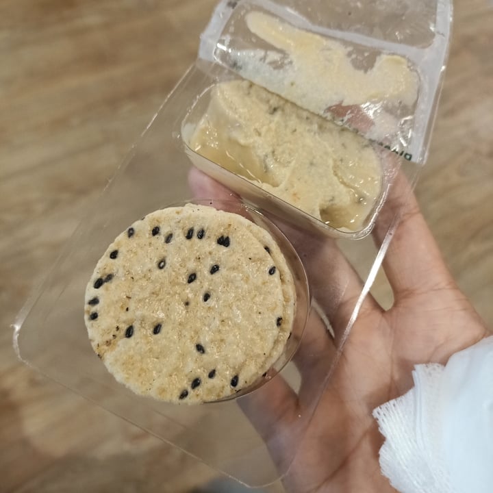 photo of gonutz, made in New Zealand Snack Dips Hummus with Sesame Rice Crackers shared by @weeney on  05 Oct 2022 - review