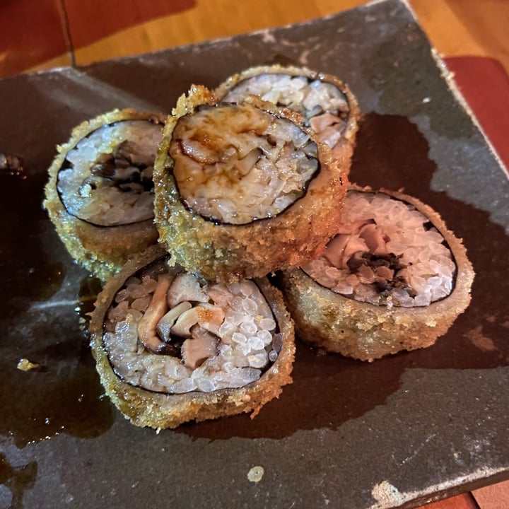 photo of Sushimar Vegano Hot Roll shared by @vegcomma on  17 Oct 2021 - review