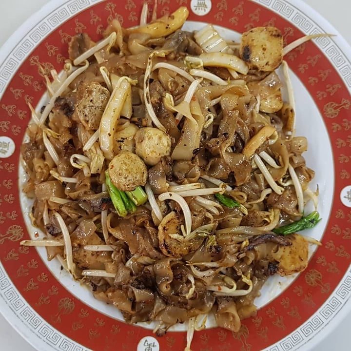 photo of Blue Boy Vegetarian Food Centre Vegetarian Fried Kuey Teow shared by @gretchforveg on  03 Oct 2019 - review