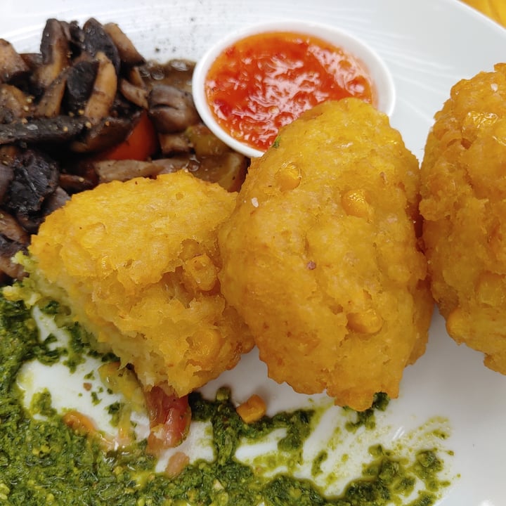 photo of Pure Café Sweetcorn Fritters And Mushrooms shared by @maiagaia on  22 Dec 2021 - review