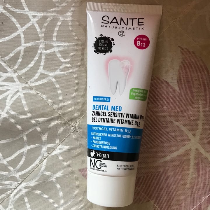 photo of Sante Naturkosmetik Dental Med Zahngel Sensitiv Vitamin B12 shared by @oyhy on  16 Jun 2020 - review