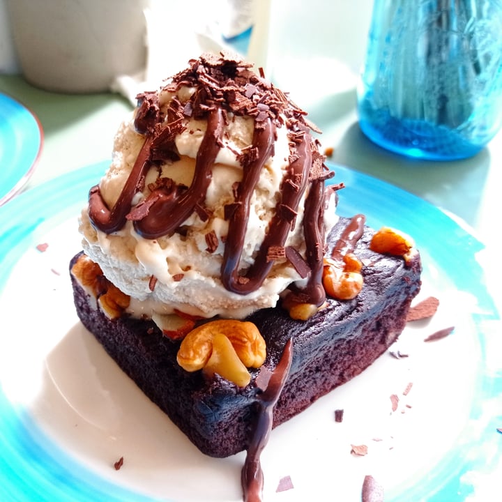 photo of Privé Somerset Dark Chocolate & Nuts Brownie shared by @carachew on  22 Oct 2020 - review
