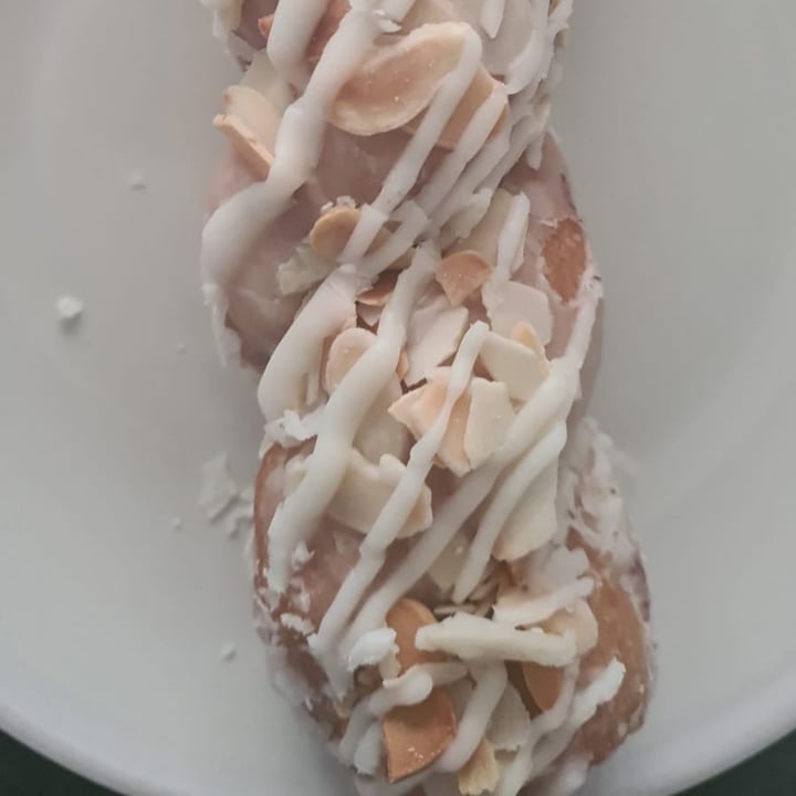 photo of Grumpy & Runt | Little Deli & Donuts Apple Glazed with Toasted Almonds Doughnut shared by @drewitt1990 on  26 Jun 2021 - review