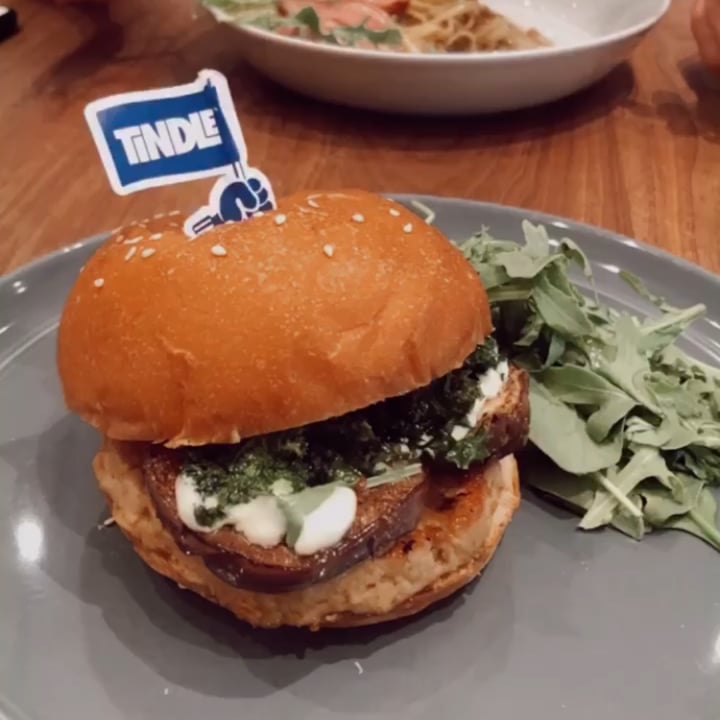 photo of East Coast Commune Tom Yum T!ndle Burger shared by @sophiagoh on  21 Oct 2021 - review