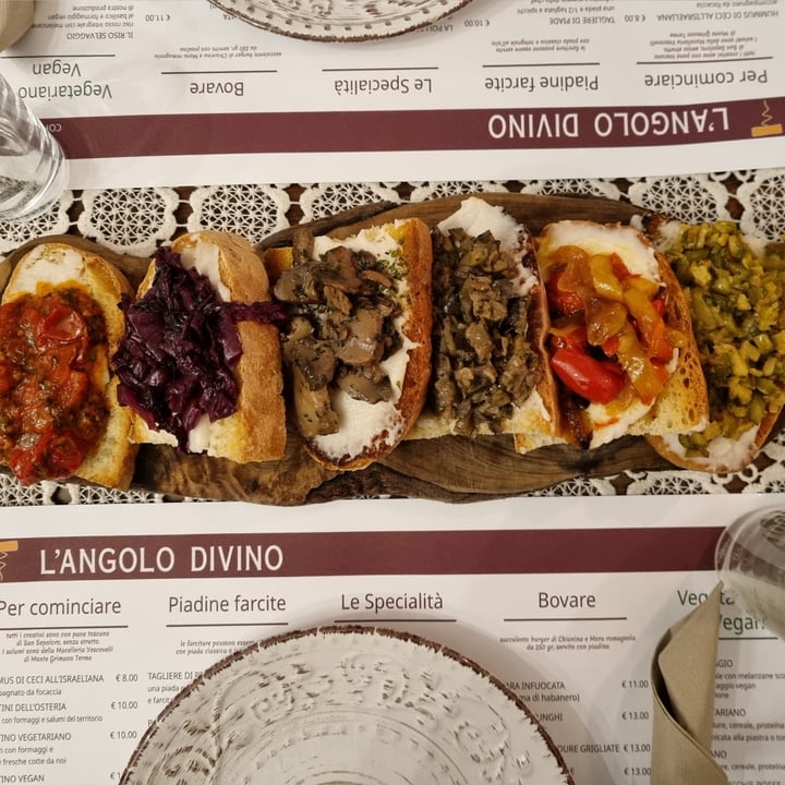 photo of Osteria L’Angolo Divino Crostini Vegani shared by @angelicamarchetti on  03 Jan 2022 - review