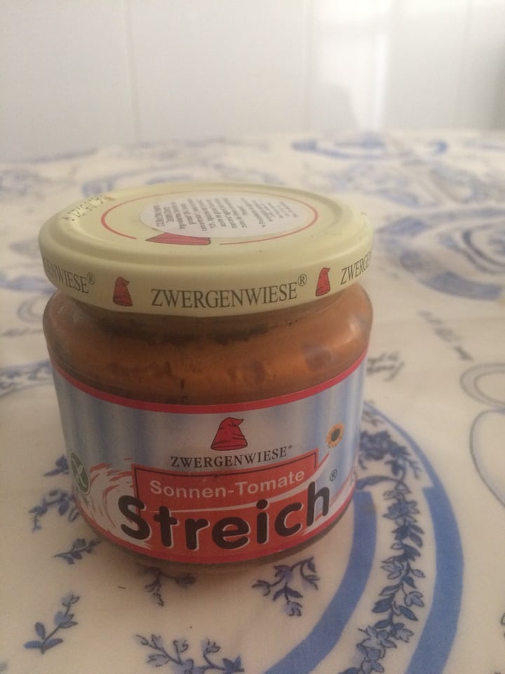 photo of Zwergenwiese Es Paté Vegetal, Este En Concreto Es De tomate Cherry shared by @iraola on  26 Dec 2019 - review