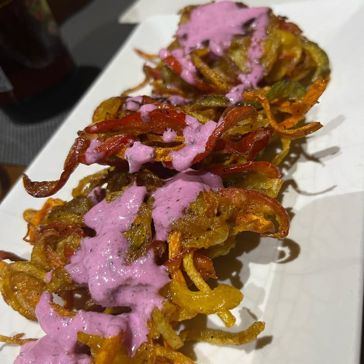 photo of Bambú Pakoras Con Salsa Tzatziki De Beterraba shared by @ambybevan on  08 Nov 2022 - review