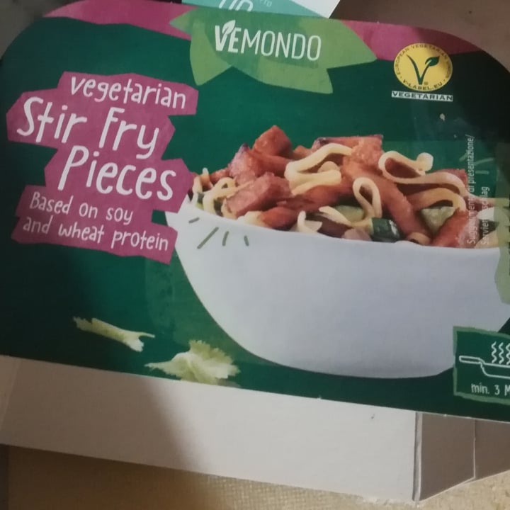 photo of Vemondo Vegetarian stir fry shared by @giadabroggio on  29 Sep 2022 - review