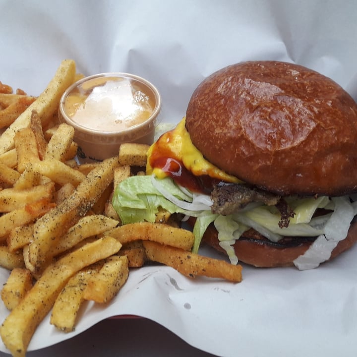 photo of Kitsune Burgers simple cheese shared by @gabinboy on  16 Jul 2022 - review