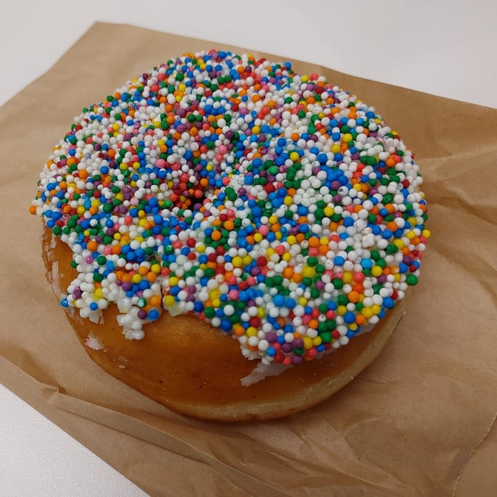 photo of bloomer's on Queen vanilla sprinkles donut shared by @xvxq on  26 May 2021 - review