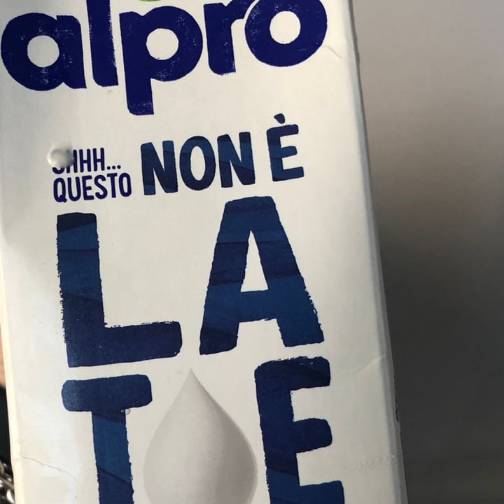 review photo of Alpro This is Not Milk Classic Questo Non è Late Classico shared by @miloz87 on 02 Jun 2022 - review