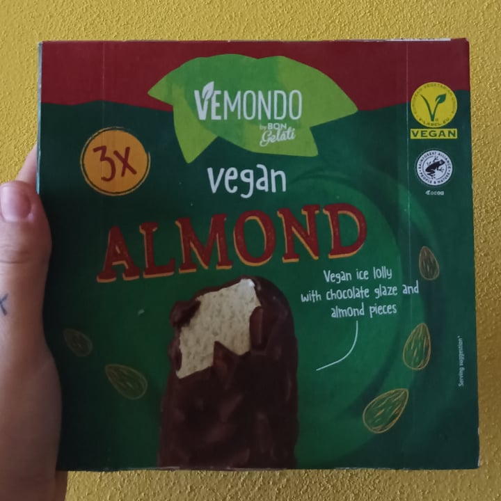 review photo of Vemondo Vegan almond Ice cream shared by @giuliaa16 on 18 Oct 2022 - review