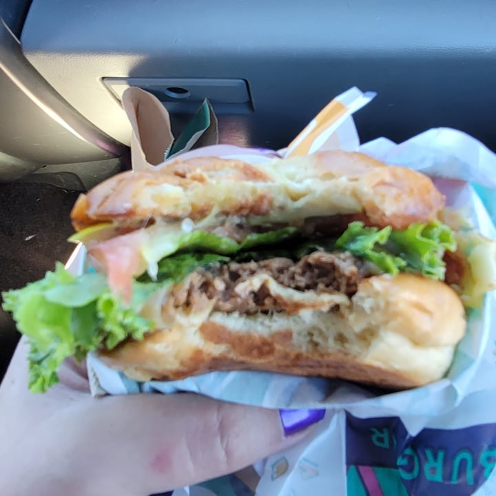 photo of V Burger Original V Burger shared by @sleekitty on  02 Oct 2022 - review