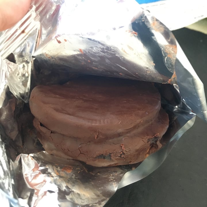 photo of Cometa Alfajor De Frutos Rojos shared by @claracartasegna on  04 Dec 2022 - review