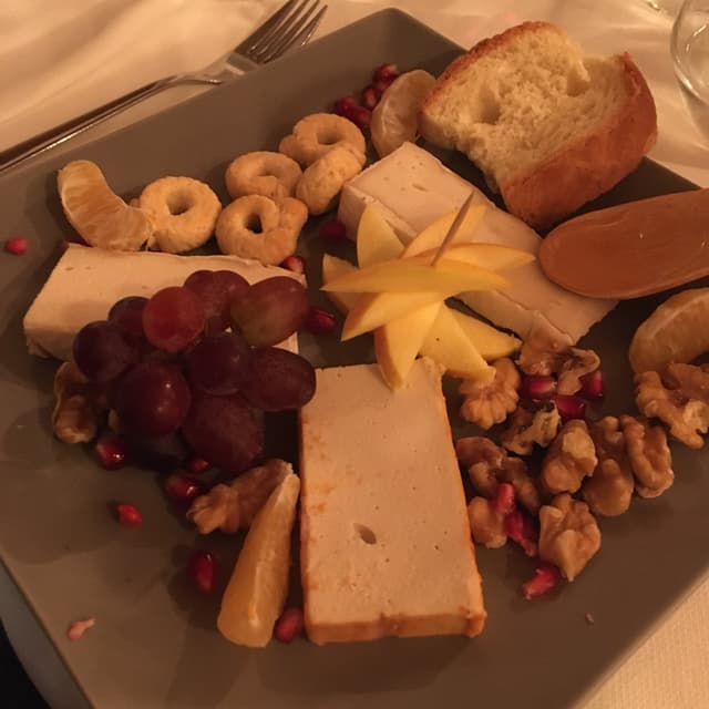 Foto del piatto “Degustazione Di Formaggi Vegan”