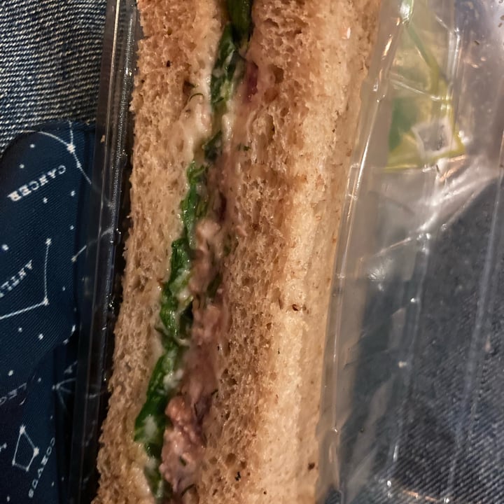 review photo of Starbucks Tu’nah Mayo Sandwich shared by @charlouise on 10 Jan 2022 - review