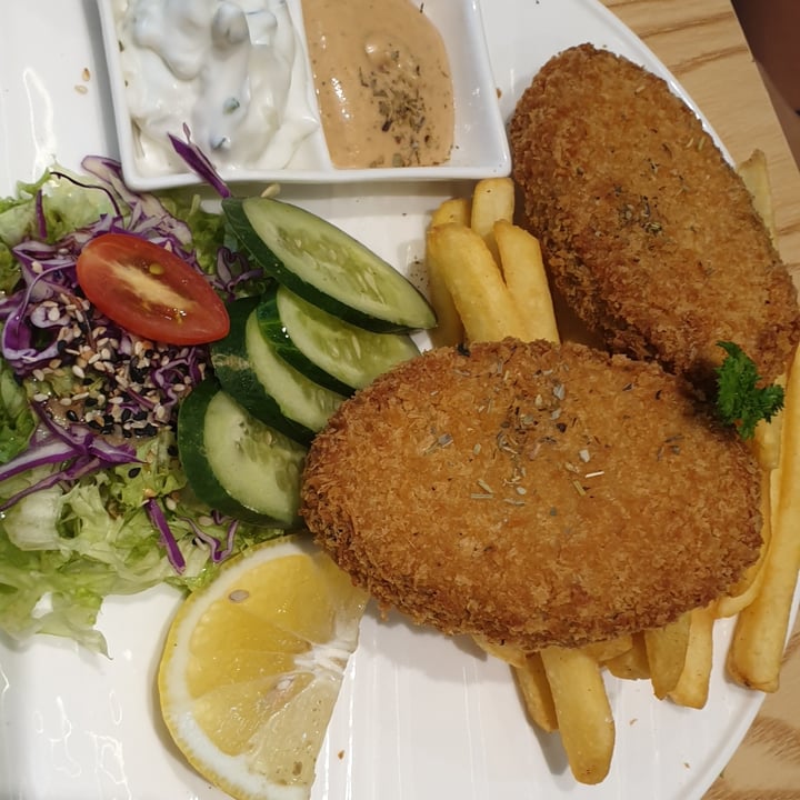 photo of Brown Poodle Cafe Classic Fish & Chips shared by @cytan21 on  30 Oct 2022 - review